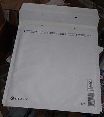 Luchtkussen / bubbel enveloppen 15E E/5 220 x 265 va 12.50c, Ophalen, Envelop