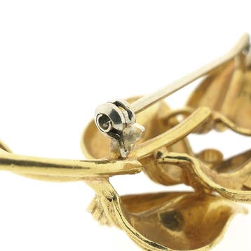 Gouden broche van bladeren met saffier, Sieraden, Tassen en Uiterlijk, Gebruikt, Ophalen of Verzenden, Met edelsteen, Goud