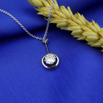 Witgouden ketting met vaste hanger en diamant; 0,70 ct., Gebruikt, Ophalen of Verzenden, Met edelsteen, Goud