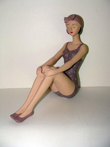 Beeld, Sitzende Badende, Badenixe, Statue, Eine Dame in