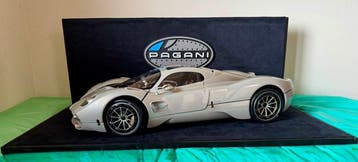 Pocher 1:8 - Model sportwagen - Pagani utopia, Hobby en Vrije tijd, Modelauto's | 1:5 tot 1:12, Nieuw