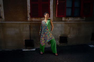 Haakpatroon Omslagdoek Sigrun met bloemen van Lisboa garen, Hobby en Vrije tijd, Breien en Haken, Ophalen of Verzenden, Nieuw