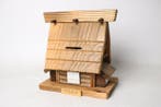 Gero Onsen — retro Japanse houten spaarpot in de vorm van