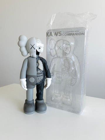 Kaws (1974) - Kaws companion flayed grey medicom toy 2016