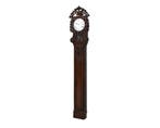 Een eikenhouten staand horloge, Frankrijk, 18e eeuw