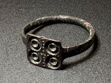 Oud-Romeins Brons Symbolische Ring, geïnspireerd door de