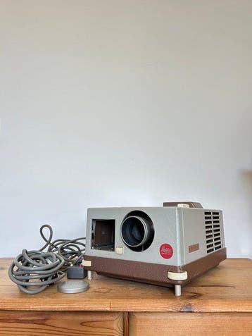 Leitz Pradovit N Diaprojector