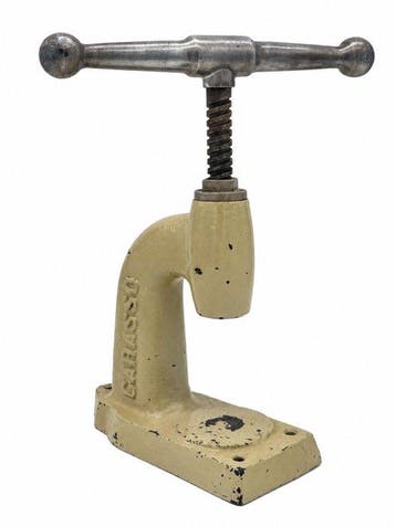 Industriële apparatuur - Handpers uit de kleermakerij -