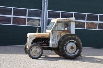 Veiling: Tractor Ferguson Diesel, Ophalen, Gebruikt, Massey Ferguson