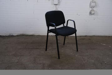 Tweedehands zwarte kantinestoel - Stapelbaar zwart frame, Verzenden, Gebruikt, Overige materialen