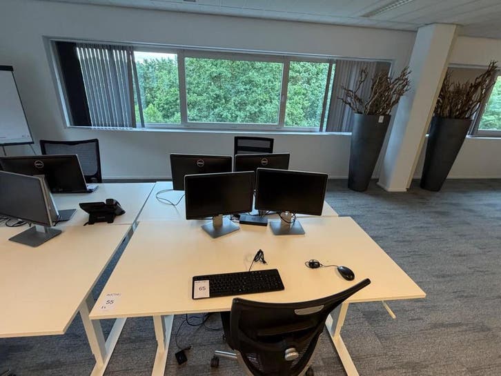 Online veiling: 2 handmatig verstelbare bureaus 80x160 cm +, Zakelijke goederen, Kantoor en Winkelinrichting | Kantoormeubilair en Inrichting