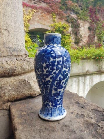 Oud Chinees blauw-wit porselein lotusvaas - Kangxi-stempel,