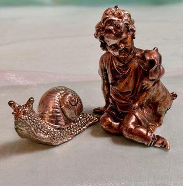 Creazioni Artistiche D’Argento - Beeldje - Snail & Boy with