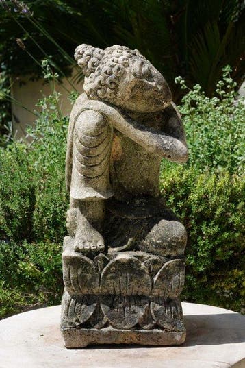 Buddha inginocchiato - Beeld - Buddha - Balinese cultuur -