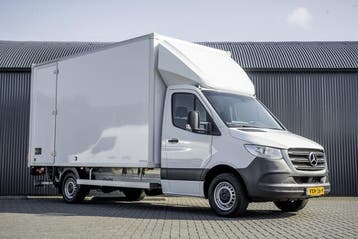 Bakwagen met laadklep /meubelbak/verhuiswagen huren KM VRIJ!, Met chauffeur, Verhuiswagen of Bestelauto