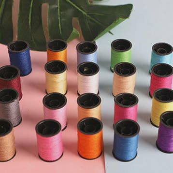 Uitgebreide Naaiset: 64 Kleuren Polyester Garen Spoelen voor, Verzenden, Nieuw