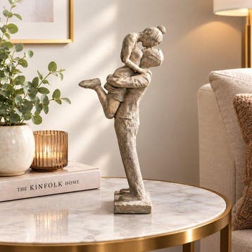 Beeld, Modern Stone Lovers Sculpture – Embracing & Kissing