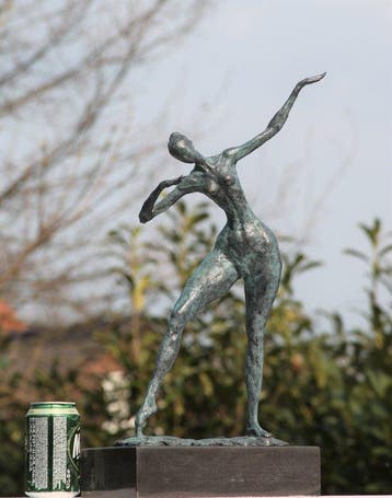 sculptuur, MODERN WOMAN - 53 cm - Marmer