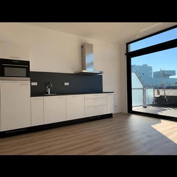 Kamer in Rotterdam gevonden voor €780,- pm, Huizen en Kamers, Kamers te huur, 50 m² of meer, Rotterdam