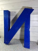 Industriële apparatuur - Nederland - Een grote Letter van N