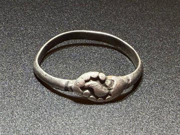 Middeleeuwen, kruisvaardersperiode Zilver Inatct & Wearable, Antiek en Kunst