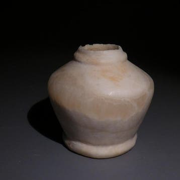 Oud-Egyptisch Albast Kohl Jar. 4,7 cm hoog. Nieuw
