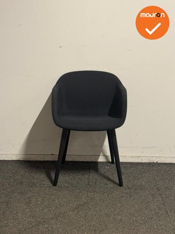 Basic - Kuipstoel - Zwart - Zwarte stoffering - Zwart houten, Vergader- of Presentatieruimte, Ophalen of Verzenden, Gebruikt, Stoel
