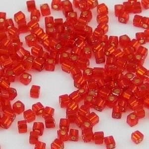 10 gram Cubes 1,8 mm Miyuki Red Transparant Silverlined, Hobby en Vrije tijd, Kralen en Sieraden maken, Ophalen of Verzenden, Nieuw