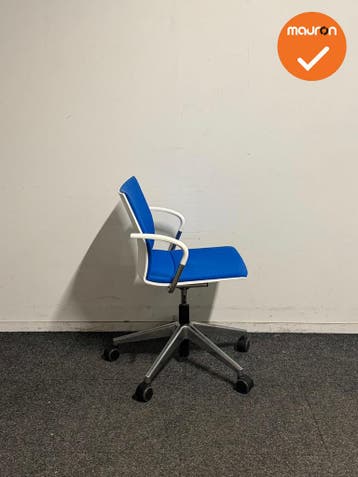 Ahrend - Vergaderstoel - Blauw - Chroom onderstel - Set van, Vergader- of Presentatieruimte, Ophalen of Verzenden, Gebruikt, Stoel