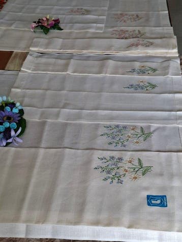 Zachte badhanddoeken met handgemaakt bloemmotief. - Handdoek