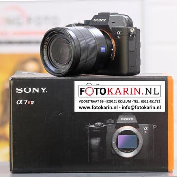 Sony A7R IV + Zeiss FE 24-70mm F4 | Nwst.| Foto Karin Kollum, Oplader, Ophalen of Verzenden, Zo goed als nieuw, Sony