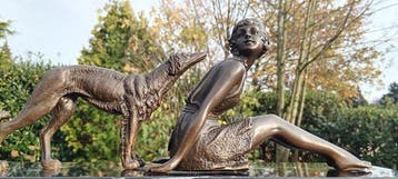 sculptuur, naar Chiparus vrouw met windhond brons - 12 cm -