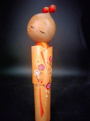 Beeldje, Kokeshi meisje in een kersenbloesem kimono