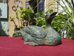 sculptuur, lying duck - 30 cm - Gepatineerd brons, Antiek en Kunst