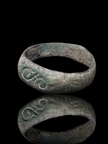 Viking periode Stunning Bronze Early Fafnir Seal Ring