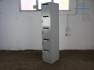 Tweedehands postlocker grijs metaal, 5 vakjes, inclusief sle, Verzenden, Gebruikt