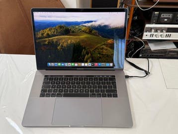 Apple MacBook Pro 15.5, HexaCore i7, 16GB RAM, 512GB NVMe,, Nieuw