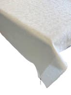 Tafelkleed met geborduurd detail en reliëfborduur met