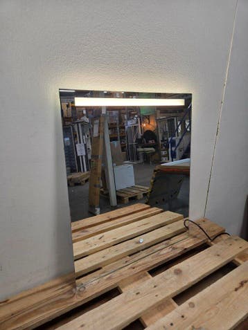 Spiegel 60 x 70 cm met LED-verlichting – Dimbaar en, Ophalen of Verzenden, Nieuw, Bad