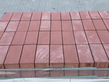 Veiling - 20 M2 Beton Keiformaat Rood Met Facet 21x10x8 Cm, Nieuw