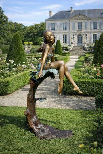 Beeld, XL: Bronze Girl with Bird - 109 cm - Brons