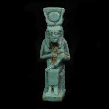 Oude Egypte, late periode Faience Isis-amulet dat het kind