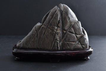 Steen - Japanse suiseki kijksteen – Dramatisch berglandschap