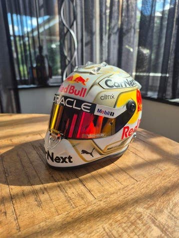 Red Bull Racing - Max Verstappen - 2022 - Scale 1/2 helmet, Nieuw
