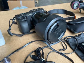 Online veiling: Sony, ILCE-6400, camera met lens SELP18105G, Gebruikt