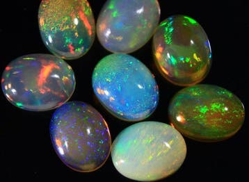 Ct. 9,80 Natuurlijke Ethiopische Opalen Cabochon - Hoogte: 9