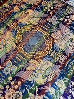 Oude zijden bedsprei, mythologische draken, geluksvogels,