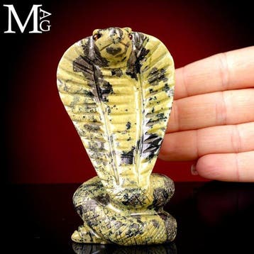 Serpentijn en Pyriet Cobra-Sculptuur Bewaarder van Aarde en