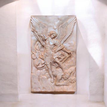 sculptuur, Bassorilievo San Michele Arcangelo - 38 cm -, Antiek en Kunst