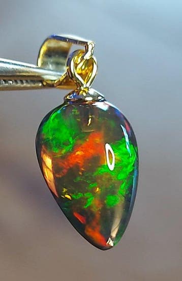 Ethiopische zwarte opaal hanger 2,11 ct op goudverguld